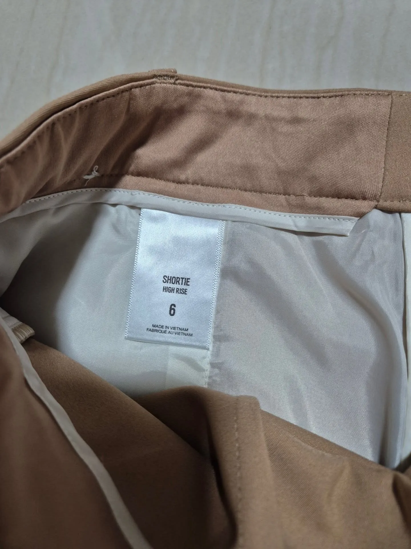 Short formal color camel talla 6 m - Image 3