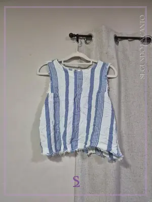 Blusa con botones en la parte trasera M