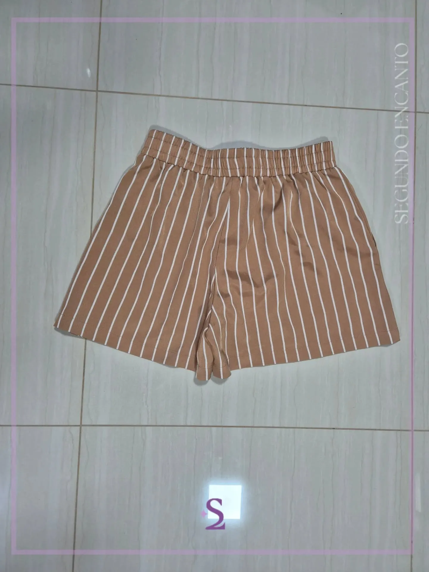 Short marron a rayas blancas L - Image 2