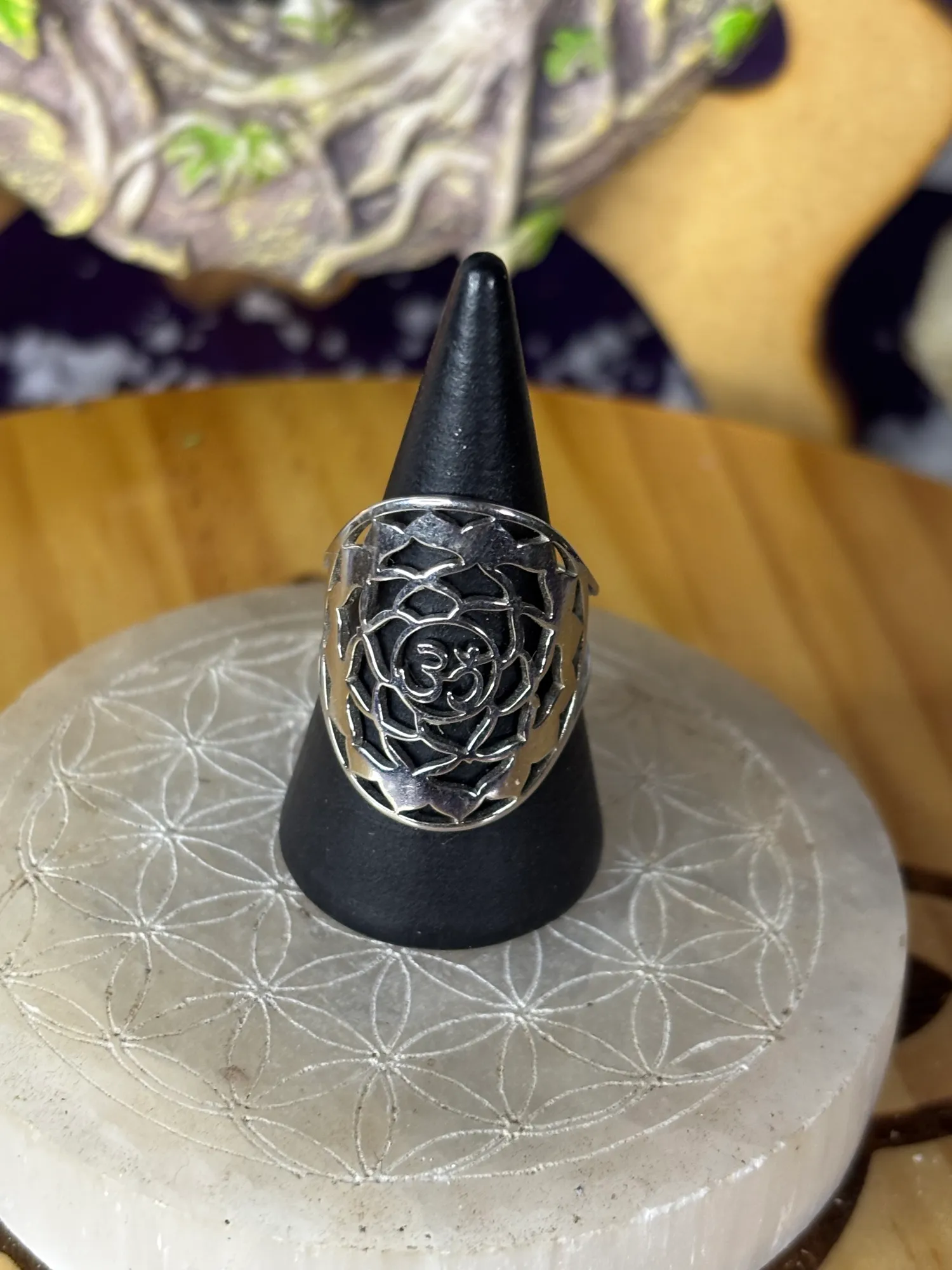 Anillo Flor de Loto y Om, Paz y Armonía - Image 1