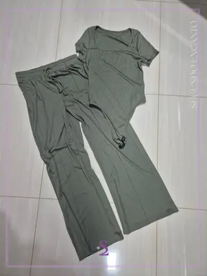 Conjunto verde body y pantalon L