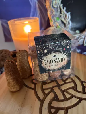 Conos de Palo Santo