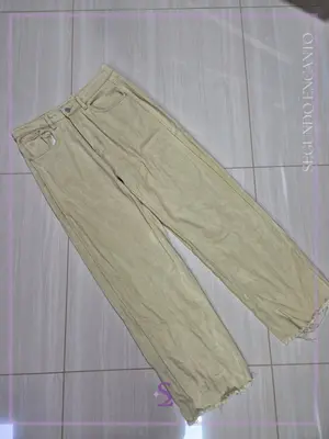 Pantalones tono verde oliva claro L