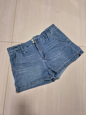 Denim short con pinzas L