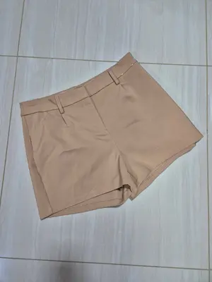 Short formal color camel talla 6 m