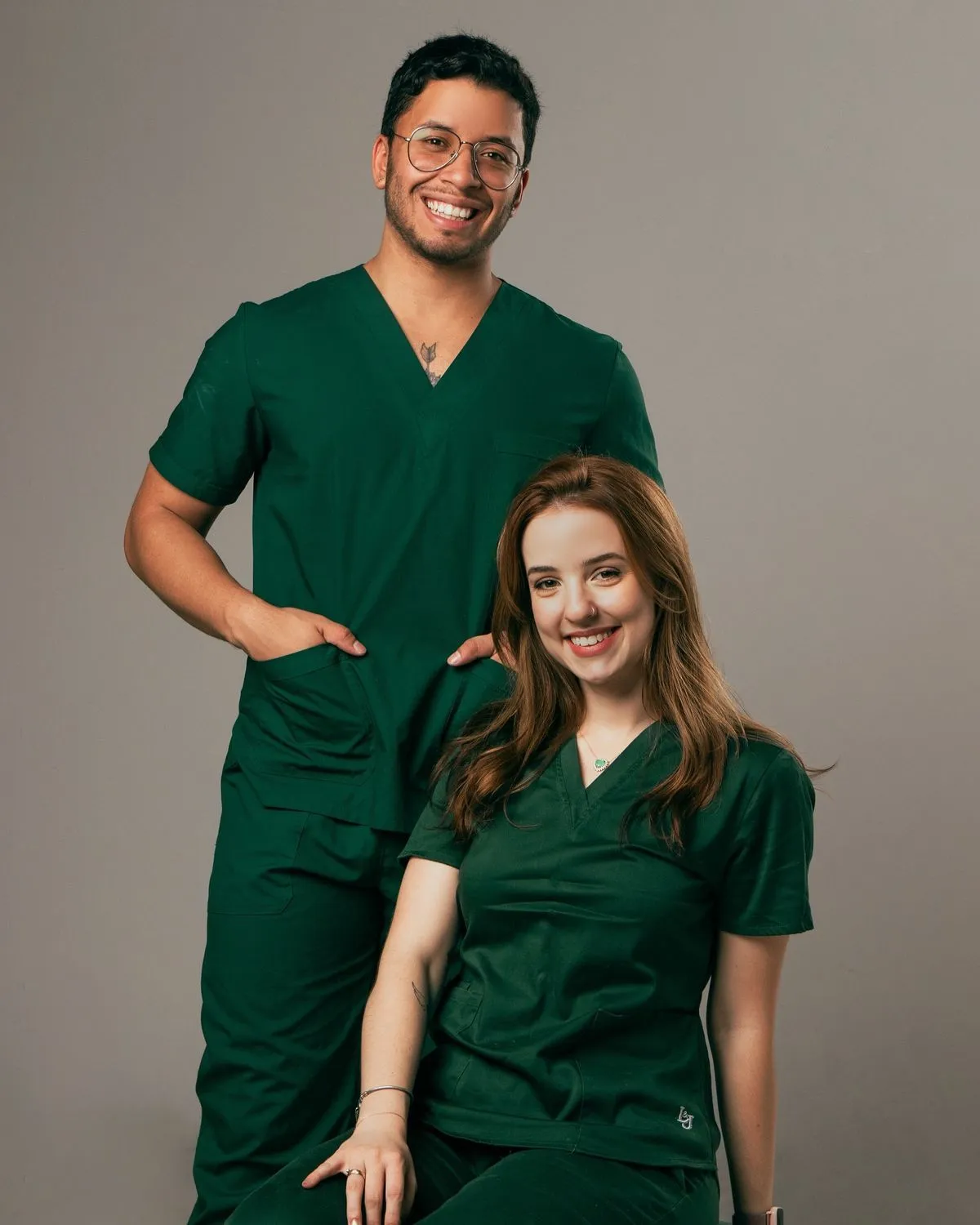 SCRUBS CUELLO "V" - Image 1