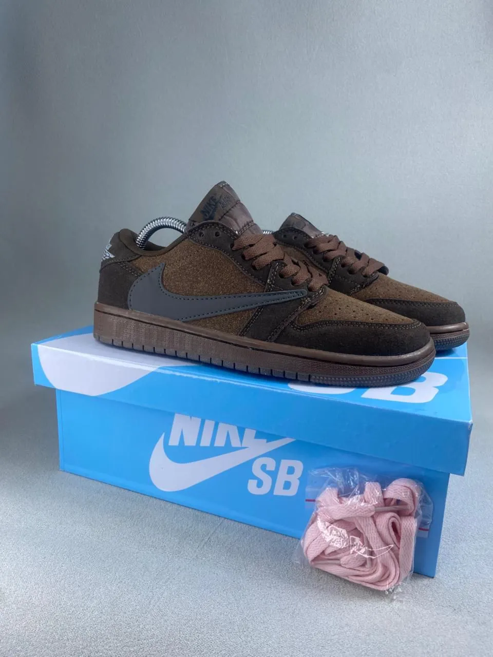 NIKE TRAVIS SCOTT - Image 1
