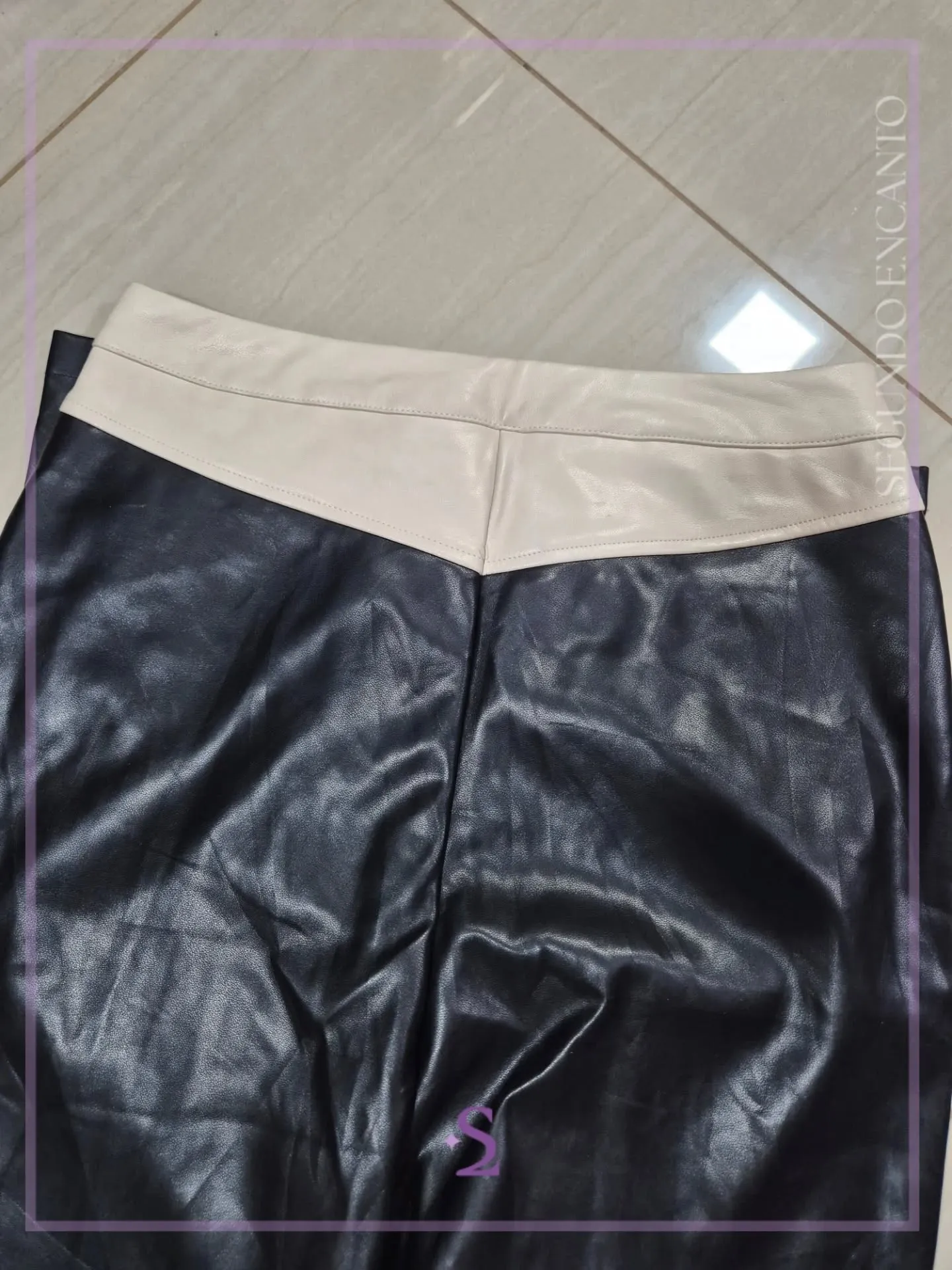 Pantalon stretch con acabado tipo cuero M - Image 4