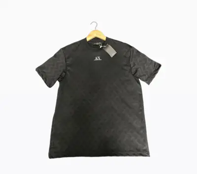 Buzo negro minimalista 