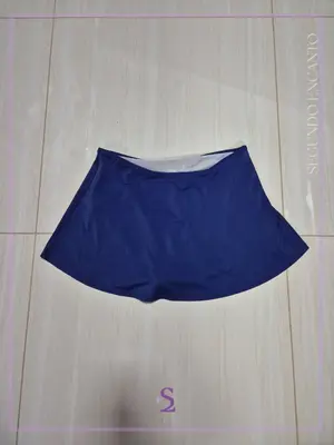 Falda de licra corta color azul  L