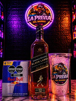 Black label 750ml + 4 Red bulls