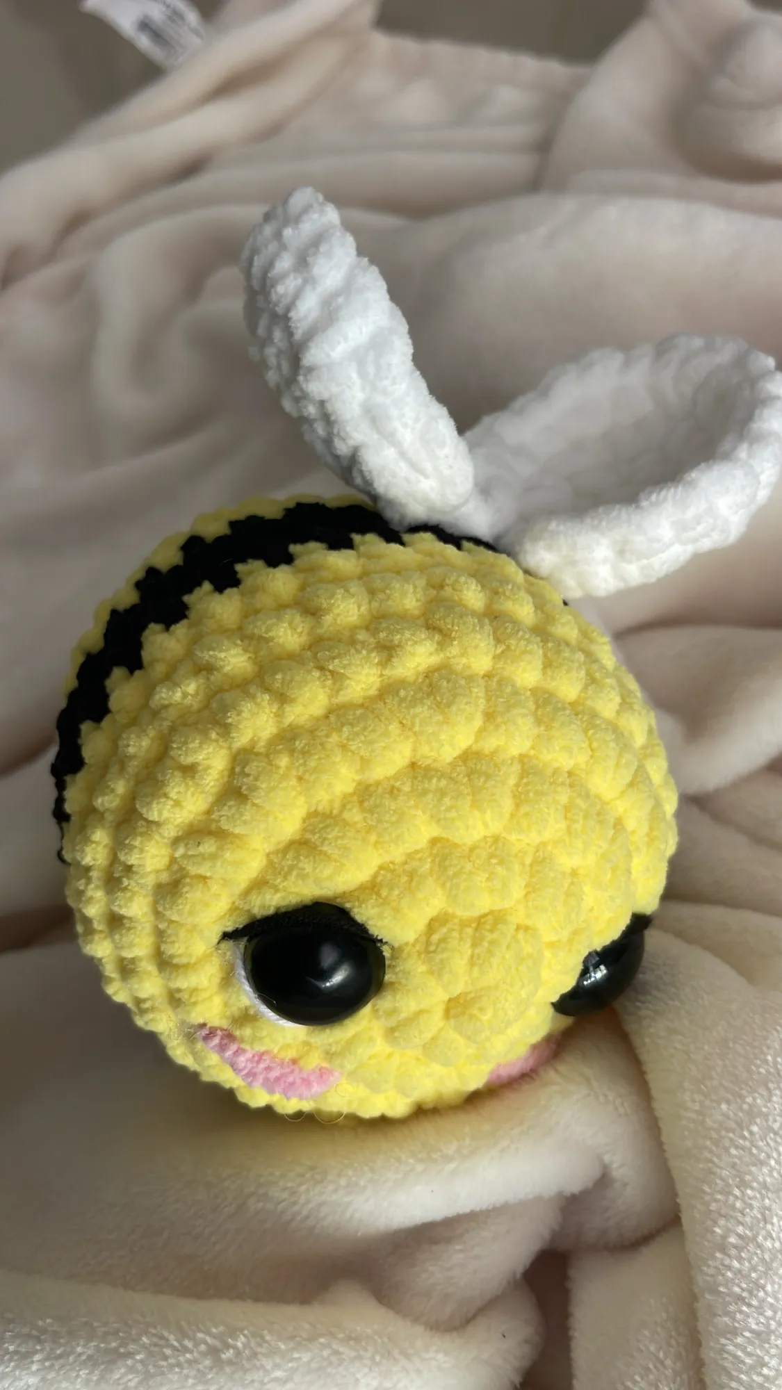Abeja gigante 🐝 - Image 2