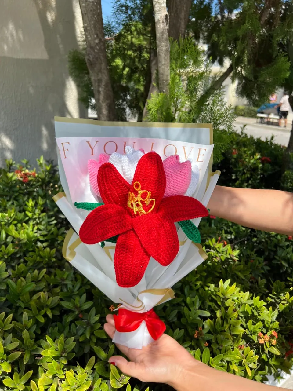 Ramo de Lirio + 5 tulipanes - Image 1