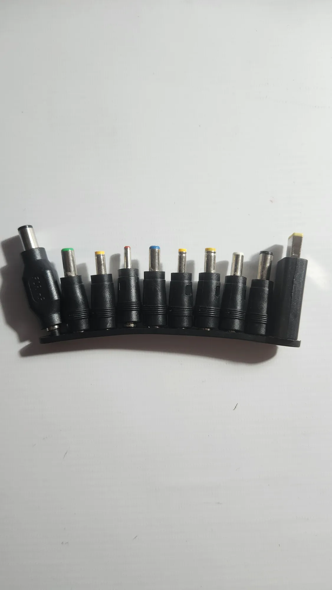 Cargador Universal Notebook | Marca Legatus | Compatible con Múltiples Marcas - Image 2