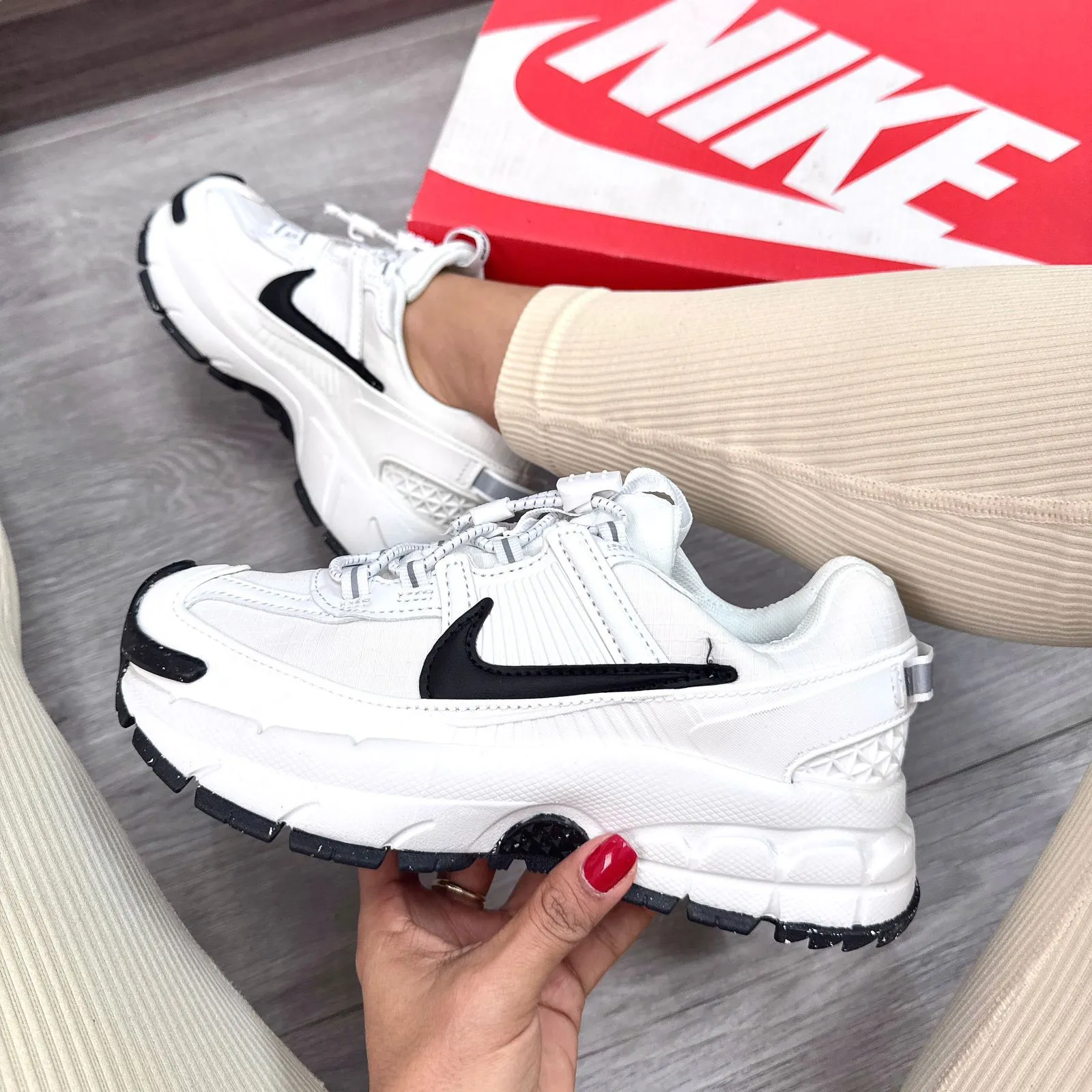 NIKE VOMERO 5 ROAM - Image 2