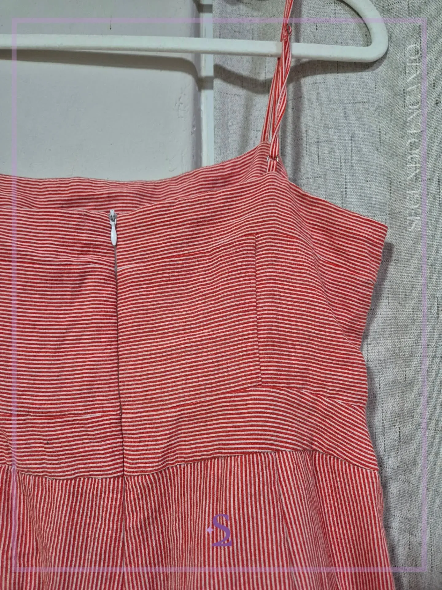 Enterizo rojo a rayas blancas L/M - Image 5
