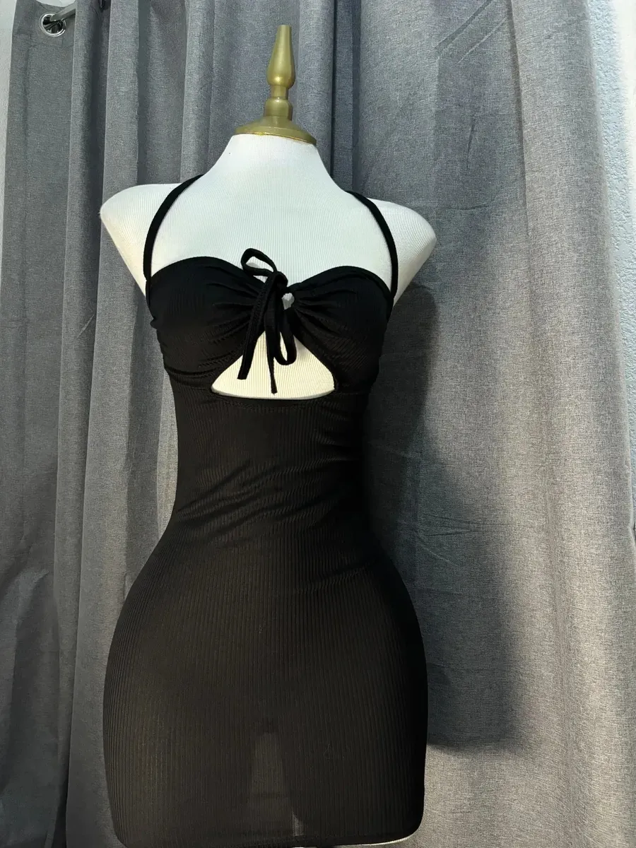 Maniquí Femenino 3/4 Tipo Buchón con Base Resistente | Negro/Blanco/Gris - Image 2