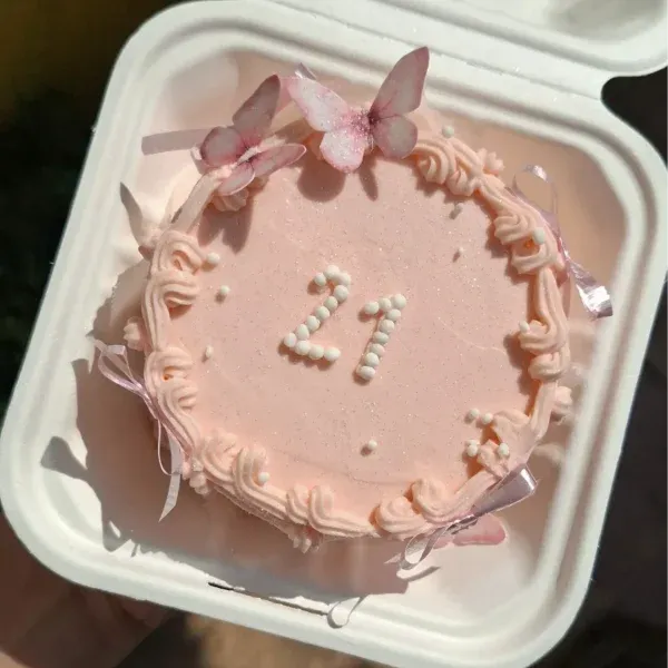 LUNCHBOX CAKE - Image 1