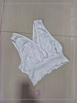 Top en V color blanco S/M