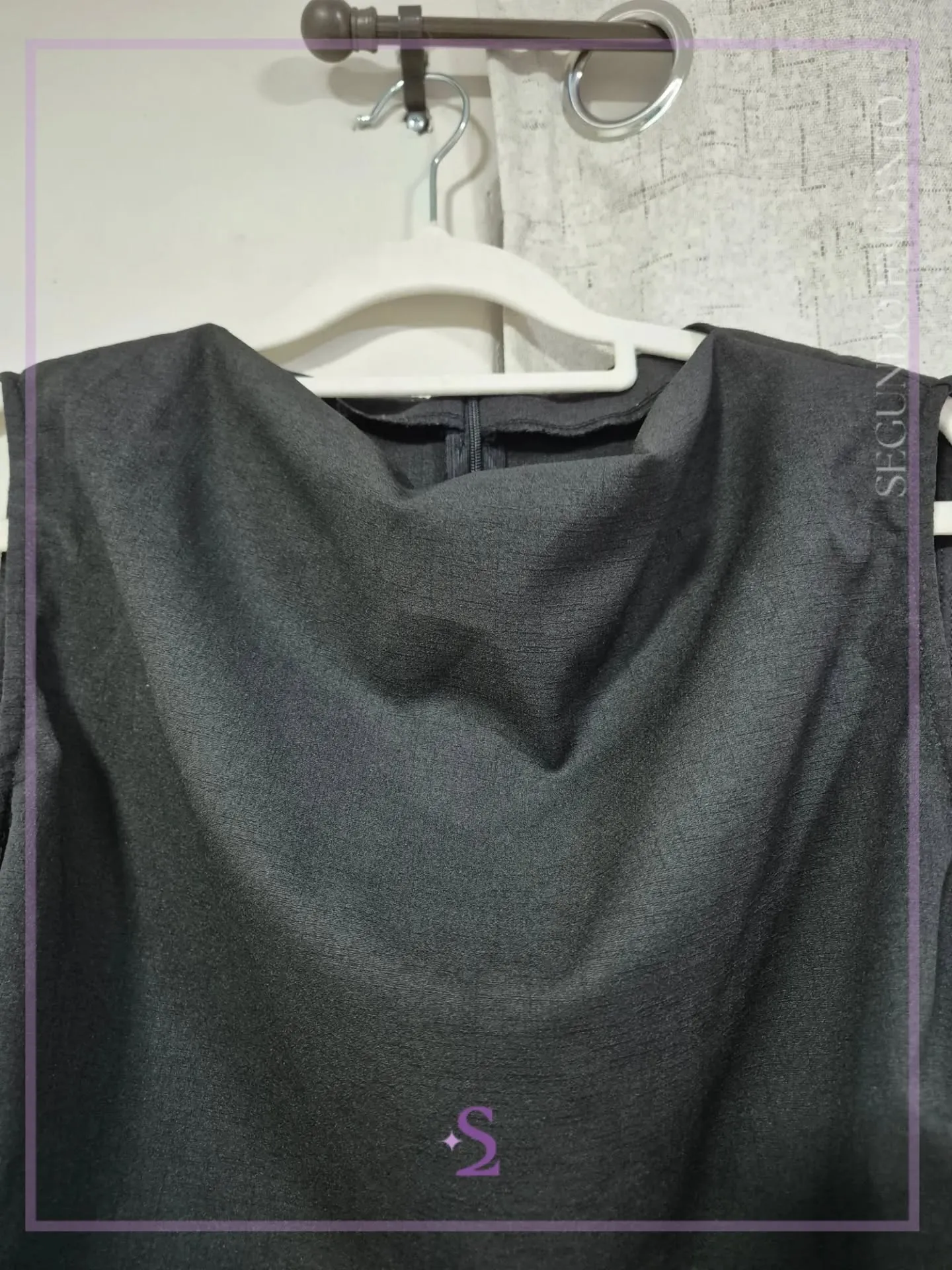 Top negro con fruncido en laterales L/M - Image 2