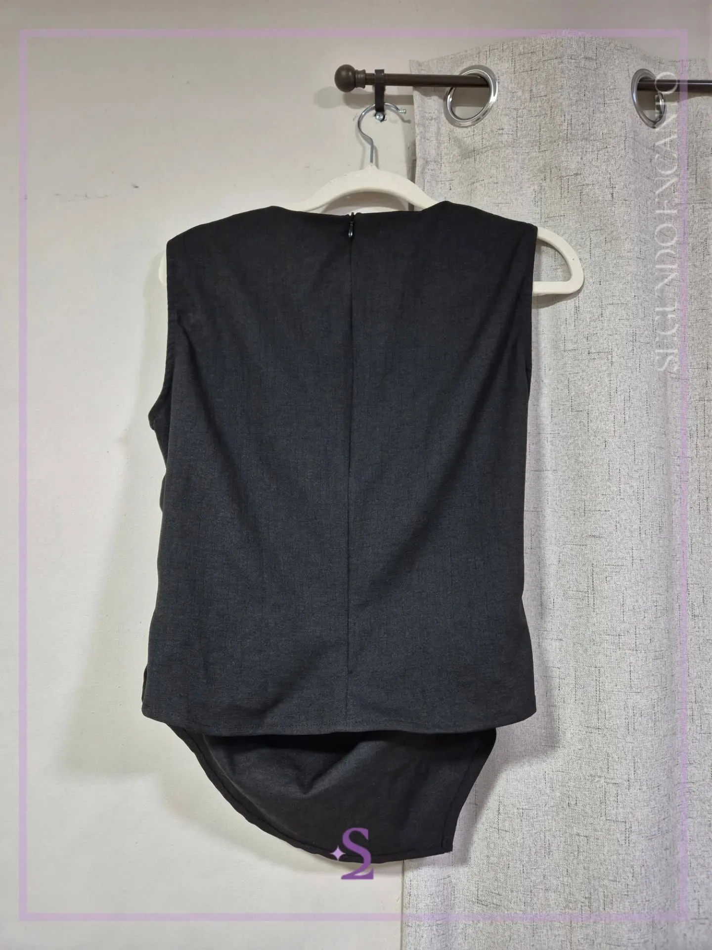Top negro con fruncido en laterales L/M - Image 4