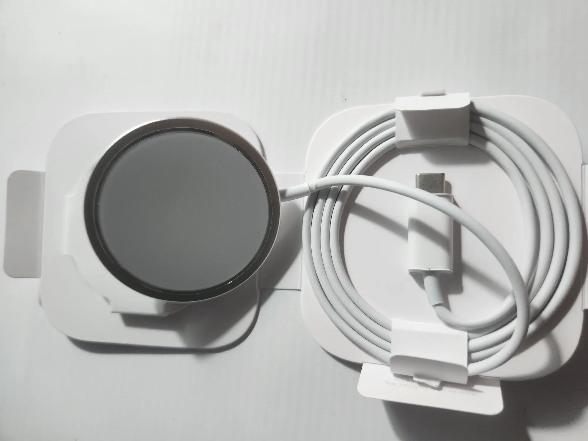 Cargador Inalámbrico Magnético MagSafe para Celular - Image 1