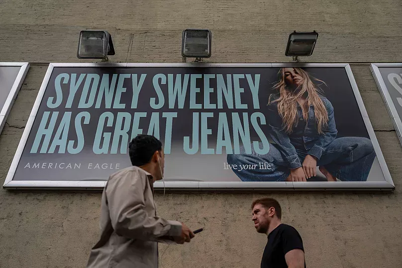 Has great jeans - Image 3