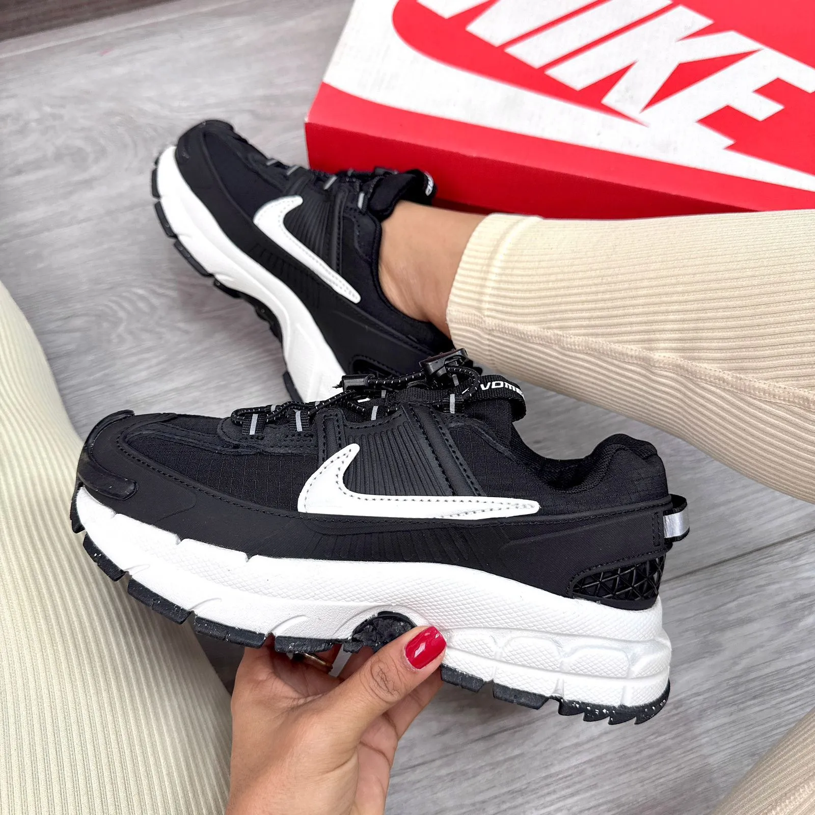 NIKE VOMERO 5 ROAM - Image 1
