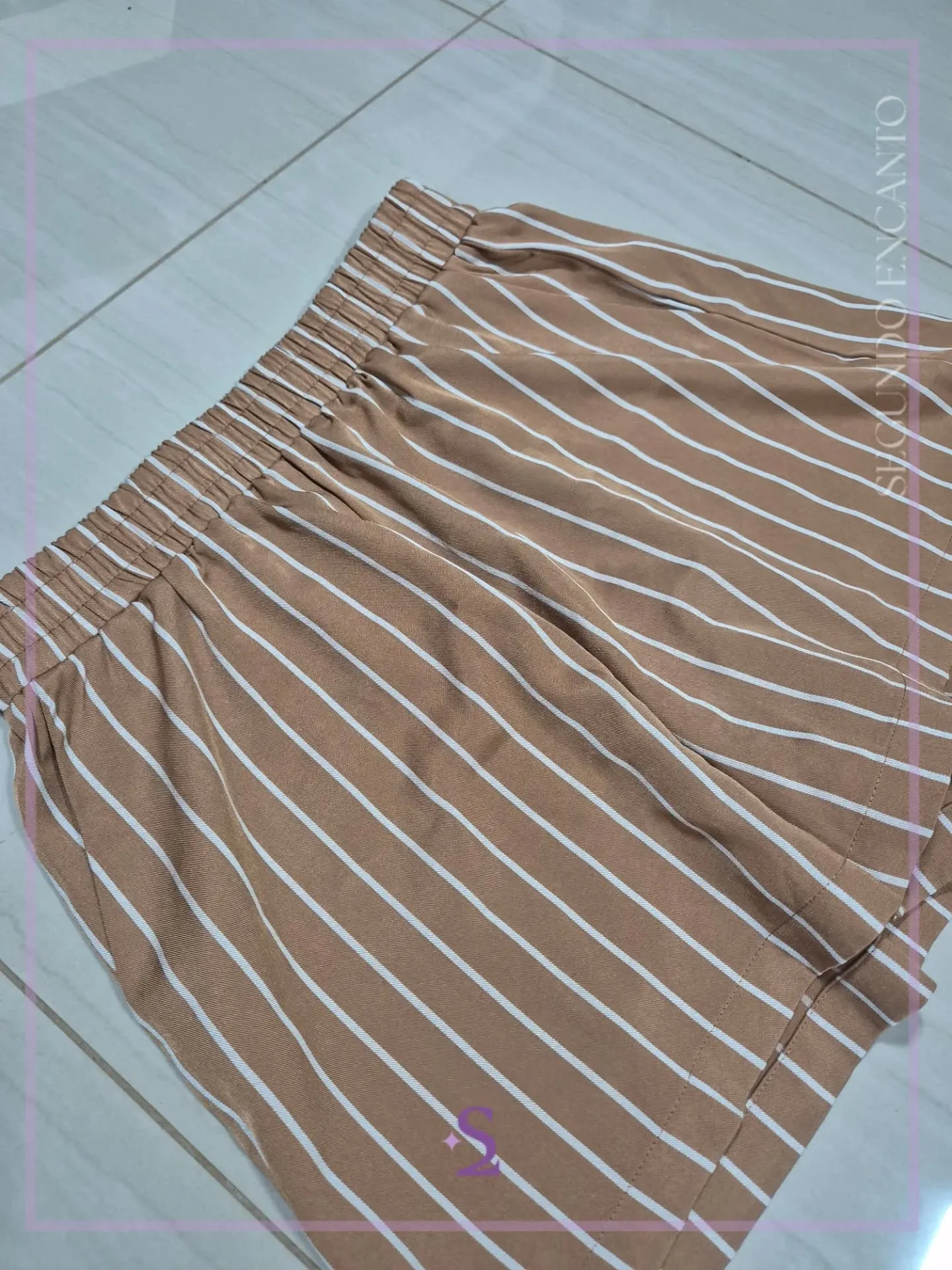 Short marron a rayas blancas L - Image 3