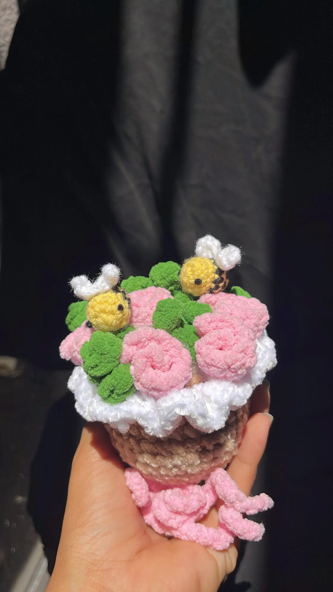 Ramo de rosas con abejas 🐝 - Image 2