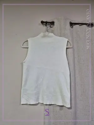 Blusa blanca cuello alto L