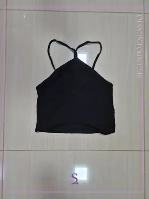 Crop top basico con cuello halter L