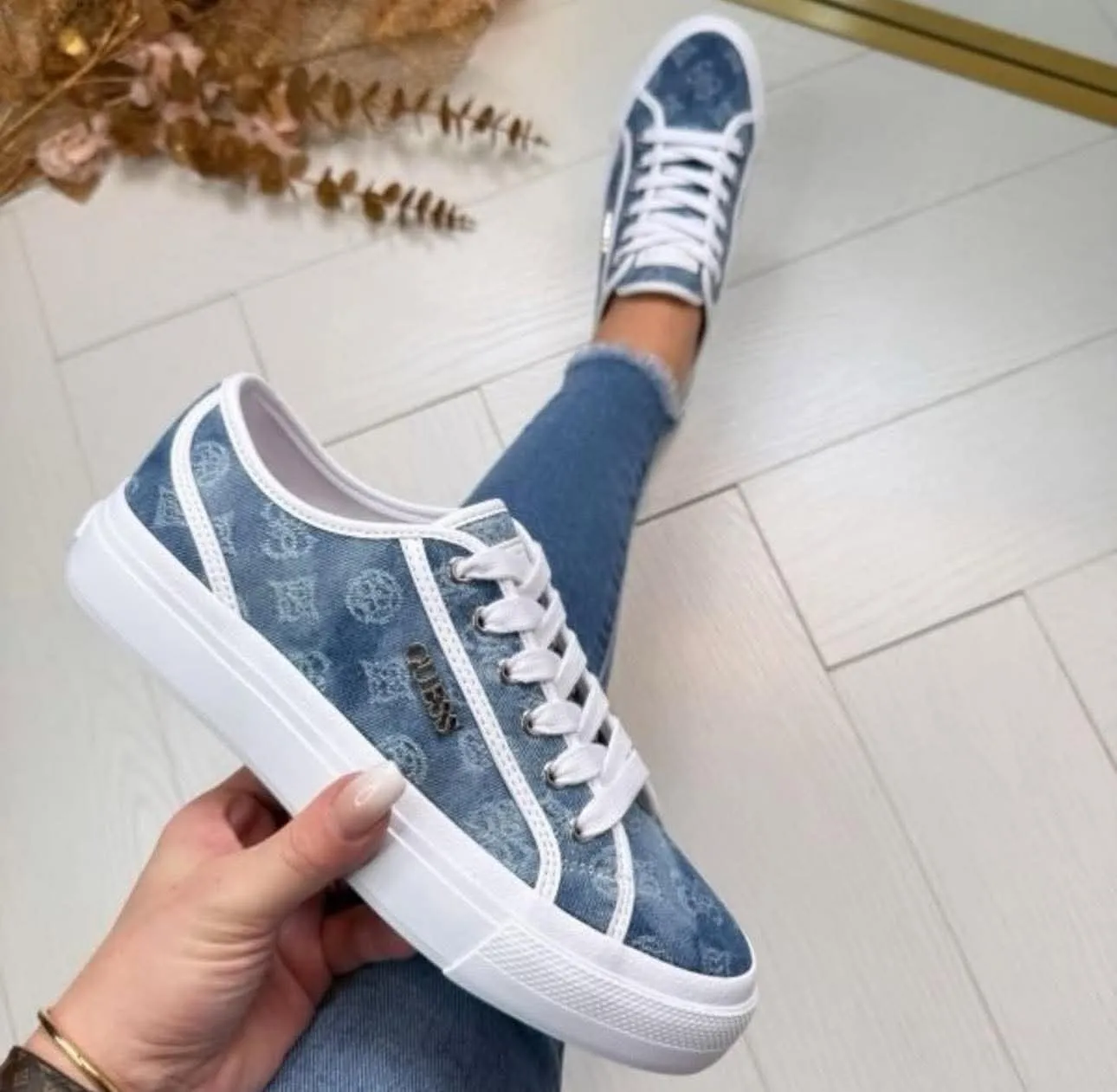 Zapatillas Guess Jelexa - Image 2