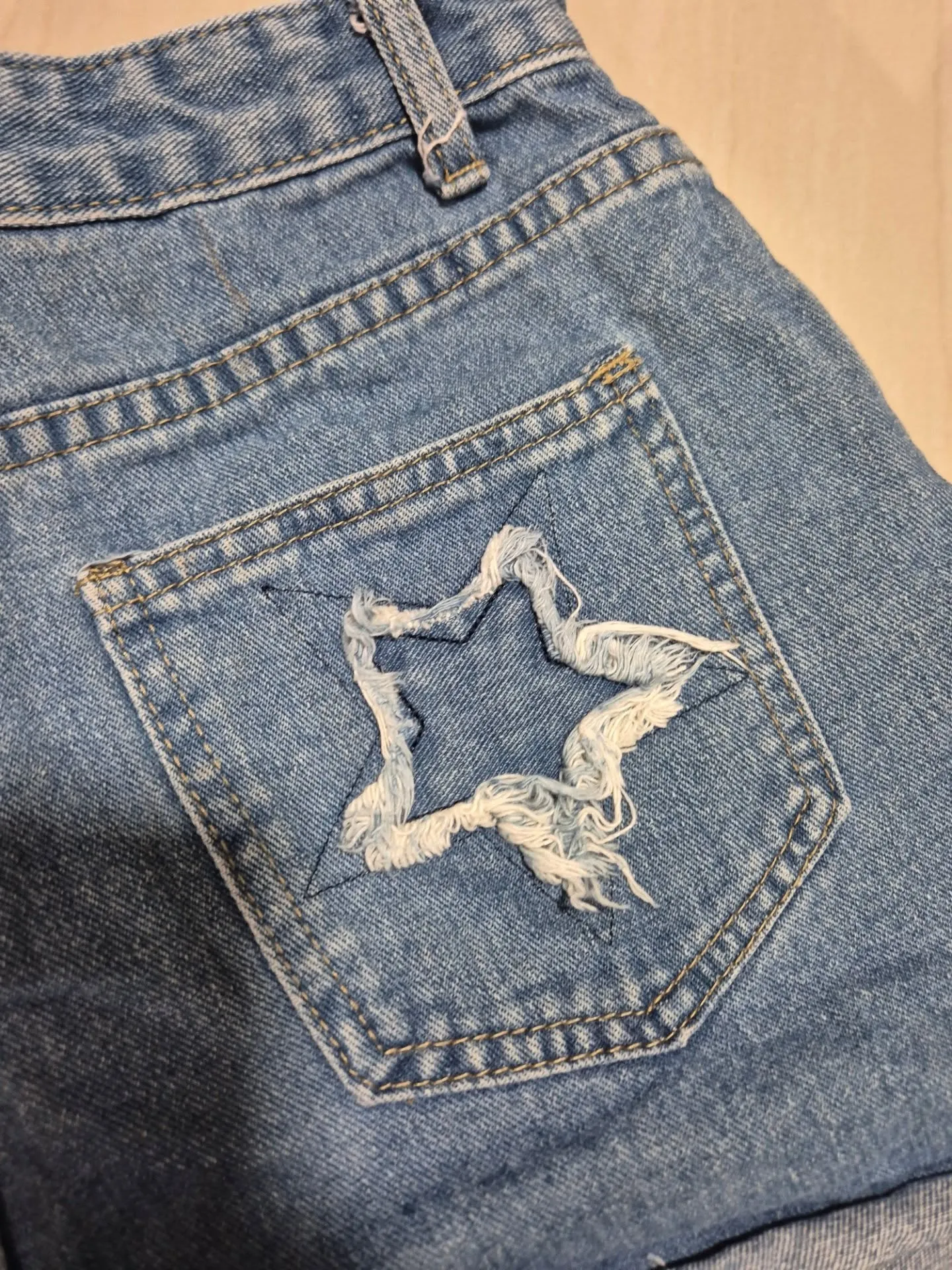 Short denim con estrellas en bolsillos S - Image 4