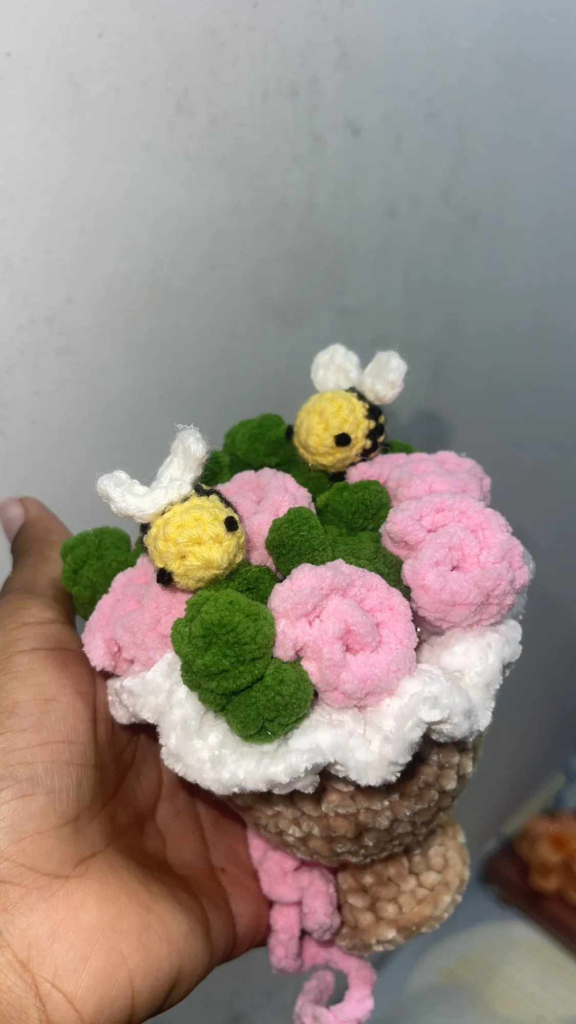 Ramo de rosas con abejas 🐝 - Image 3