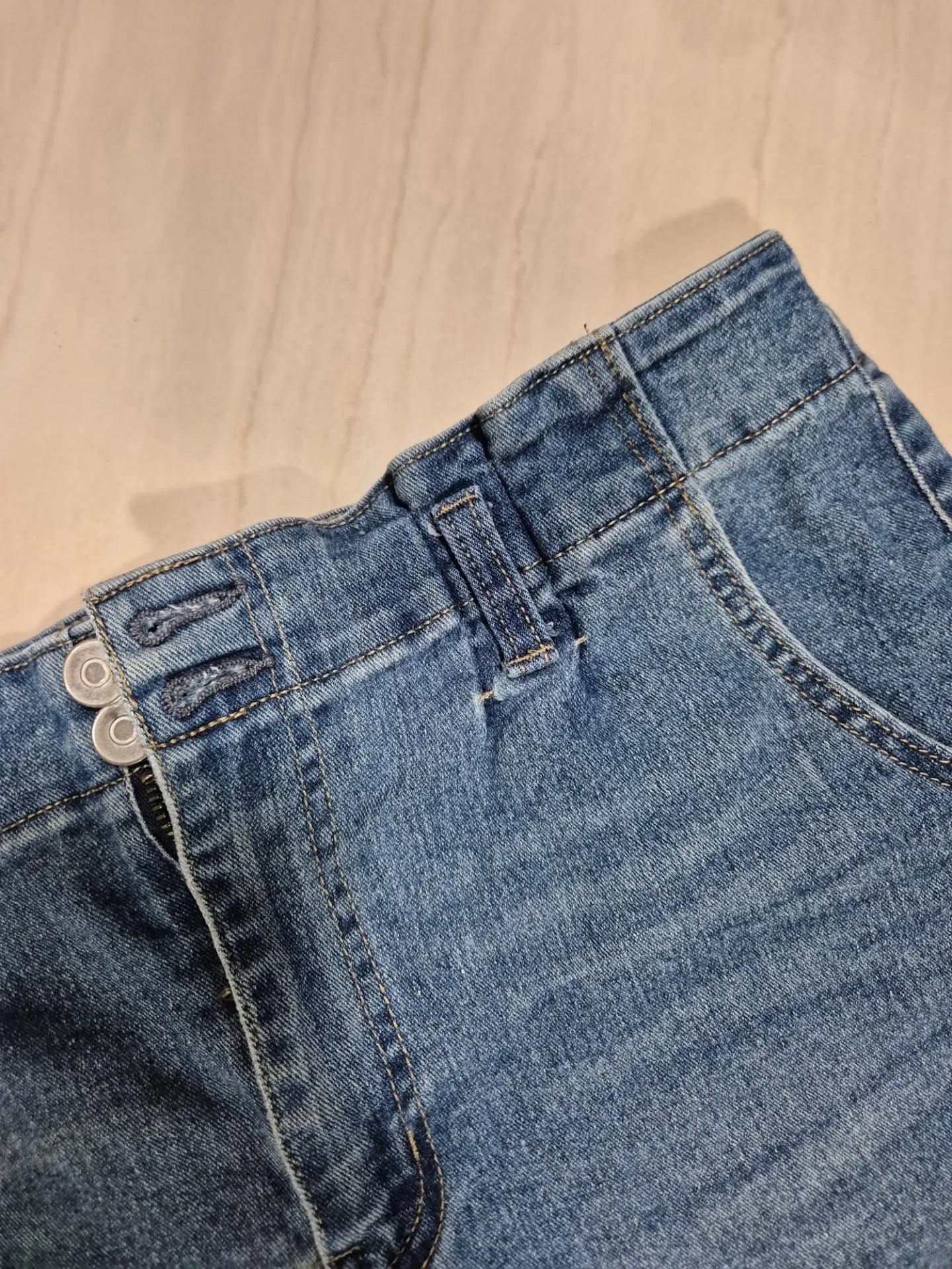 Denim short con pinzas L - Image 4
