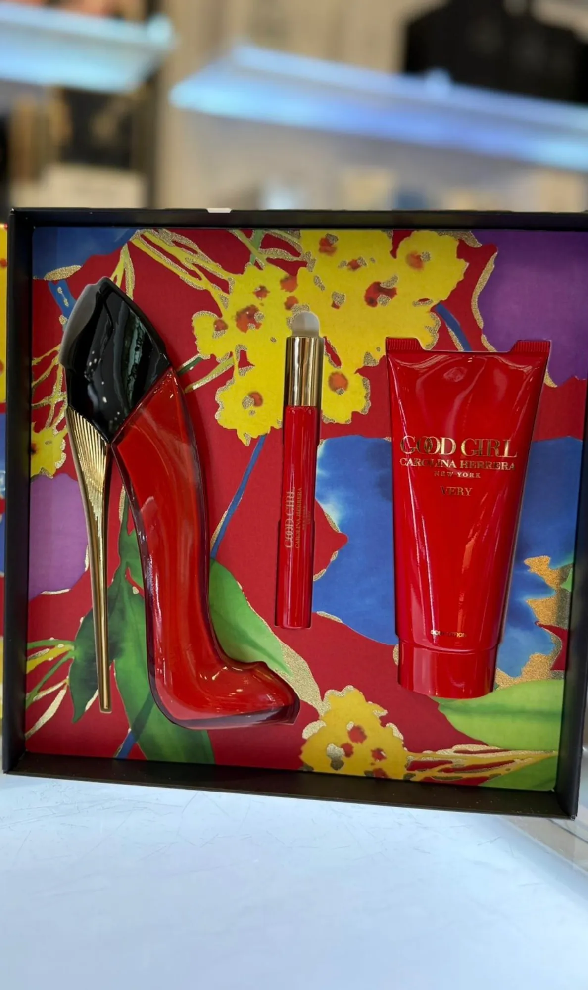 Kit Very Good Girl Carolina Herrera (80ml+ 10ml + gel de ducha) - Image 1