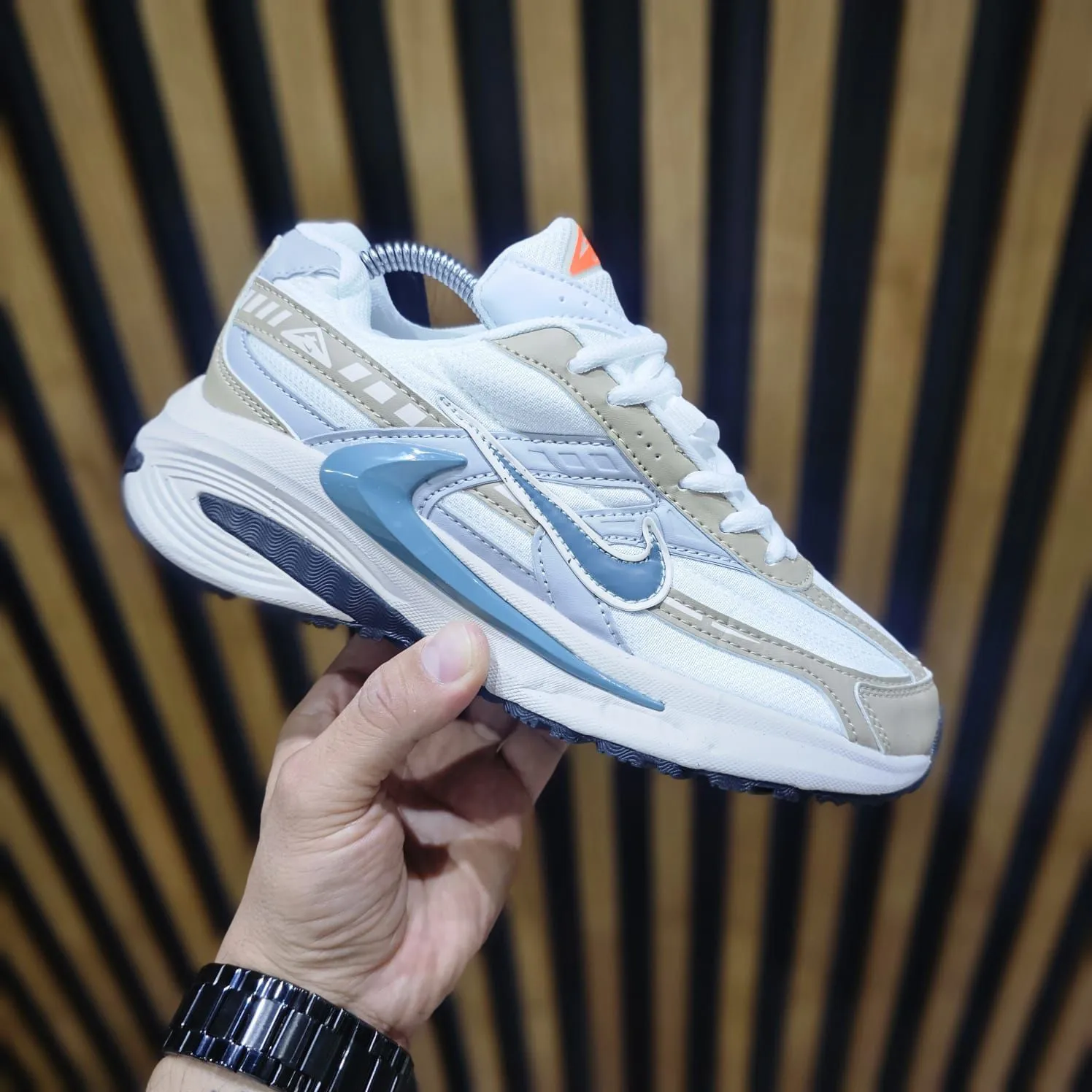 NIKE INITIATOR - Image 1
